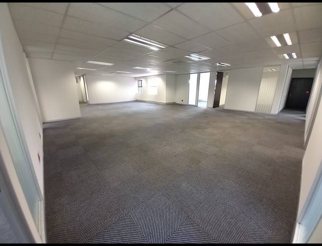 631M² OFFICE TO LET IN BRYANSTON
